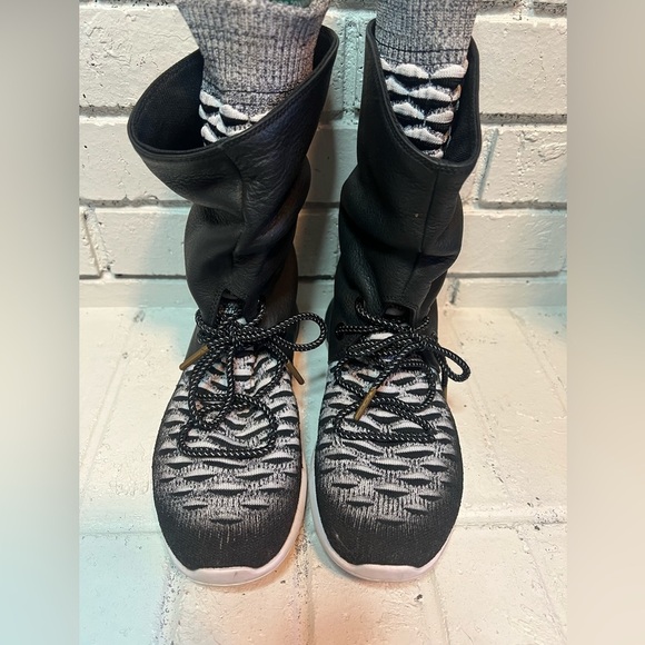 NIKE Roshe Two Hi Flyknit Trainers Sneakers Boots - Picture 9 of 9